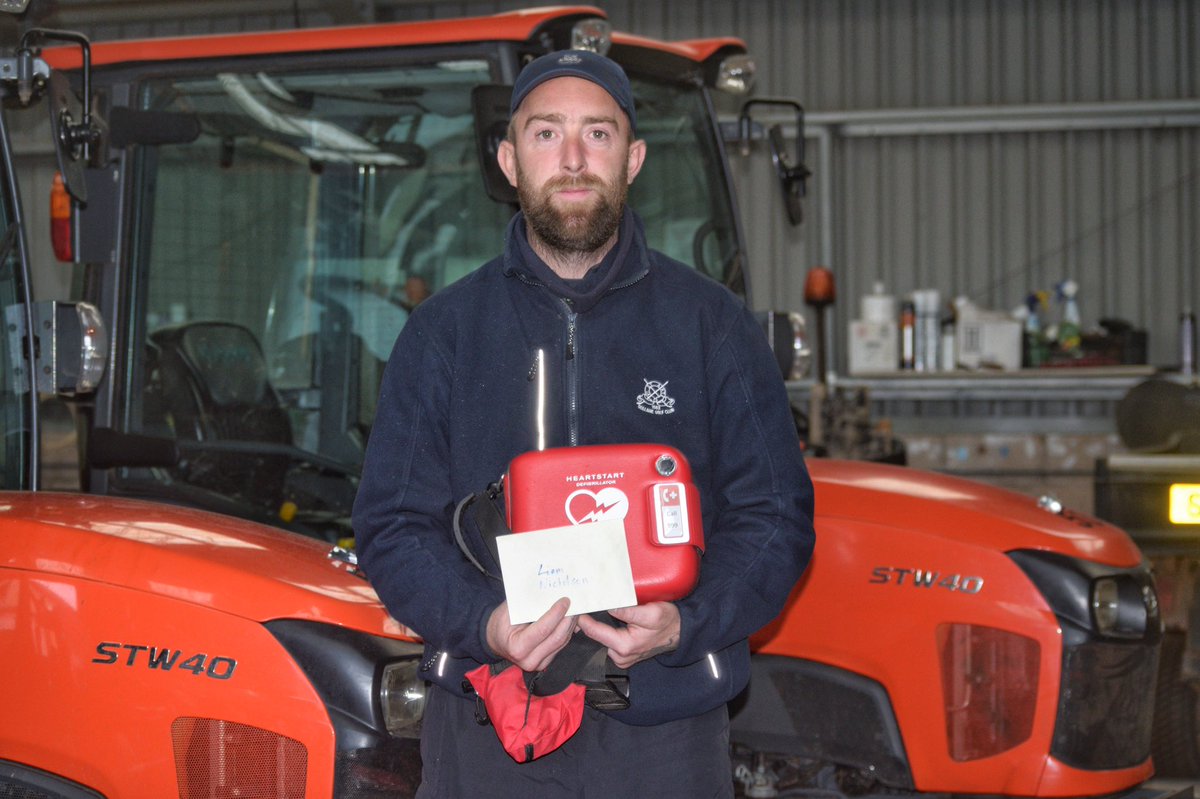 GullaneGolfClub's tweet image. 2/2 Our greenkeeper Liam, with the support of the golfer’s playing partners and other staff, continued the treatment until an ambulance arrived. The golfer is thankfully recovering well and is keen to encourage other clubs to train their staff and have defibrillators in place 🙏🏼