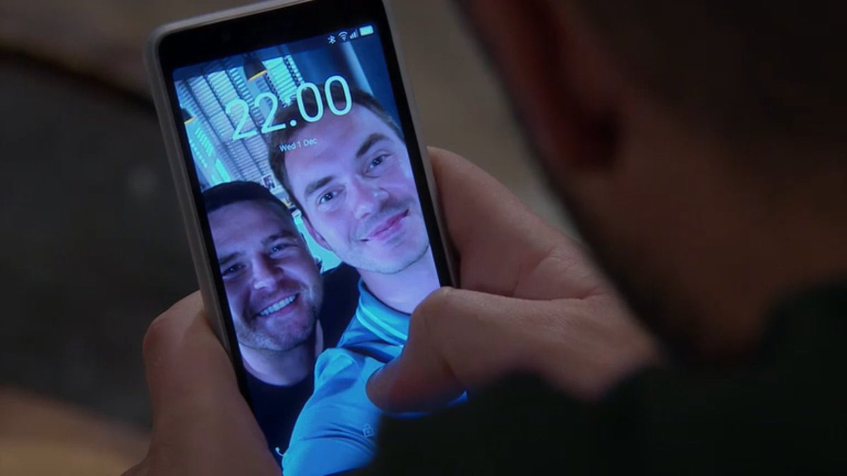 club_fromRussia's tweet photo. Poor Aaron… #bearon forever 🤳🏻💔
#emmerdale #aarondingle #bentucker #dannymiller #simonlennon https://t.co/x8ChpgIwyO