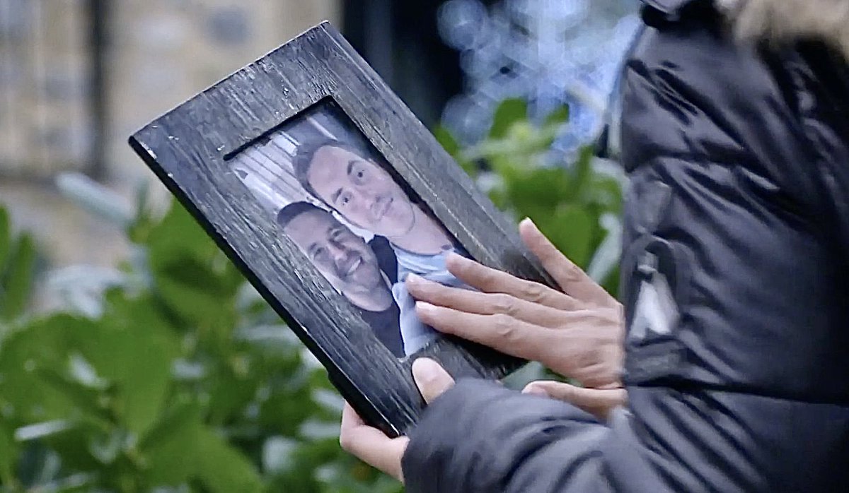 club_fromRussia's tweet photo. Poor Aaron… #bearon forever 🤳🏻💔
#emmerdale #aarondingle #bentucker #dannymiller #simonlennon https://t.co/x8ChpgIwyO