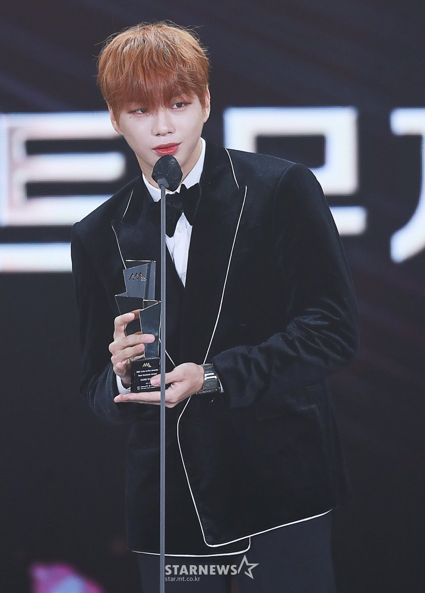 🏆2021 AAA 베스트 뮤지션🎉

무대 위 가장 빛나는 아티스트 강다니엘님의 
2021 ASIA ARTIST AWARDS 
🏆베스트 뮤지션상 수상을 진심으로 축하합니다 🎊

#강다니엘_AAA베스트뮤지션_축하해