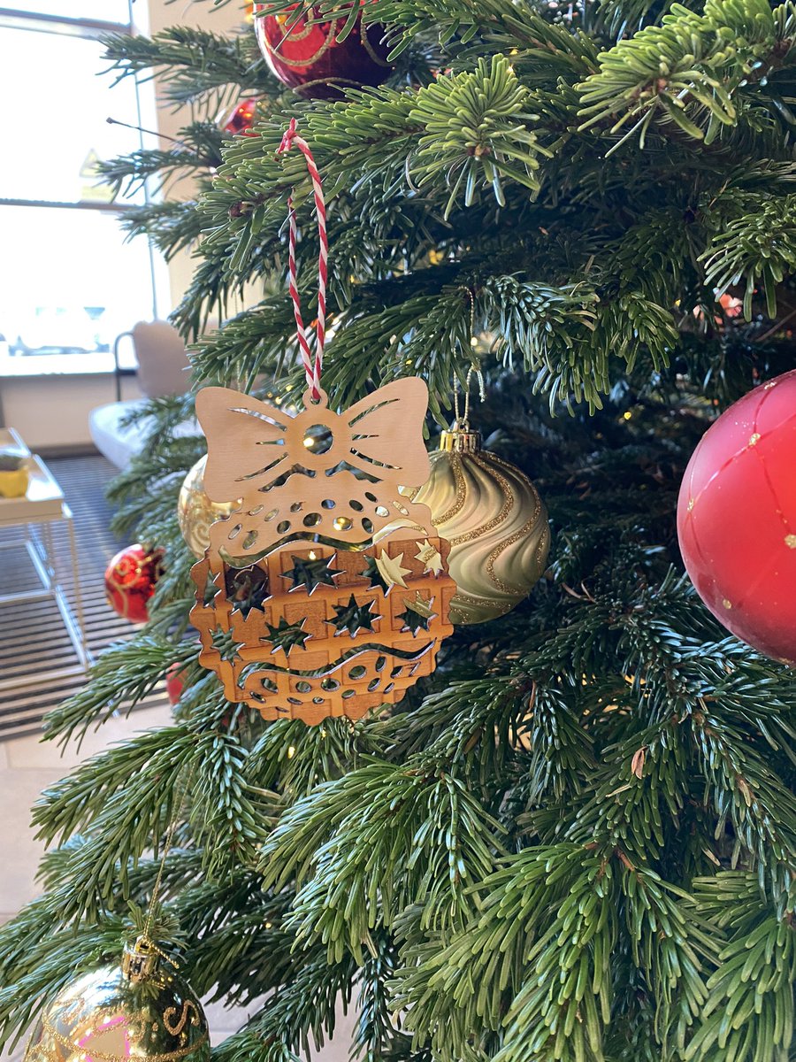 Barnsley_DMC's tweet photo. Tech the Halls with baubles made in our amazing MakerLab #LoveDMC #DoMakeCreate @Barnsley_DMC @Barnsley_UK https://t.co/pGuPUbnjLh