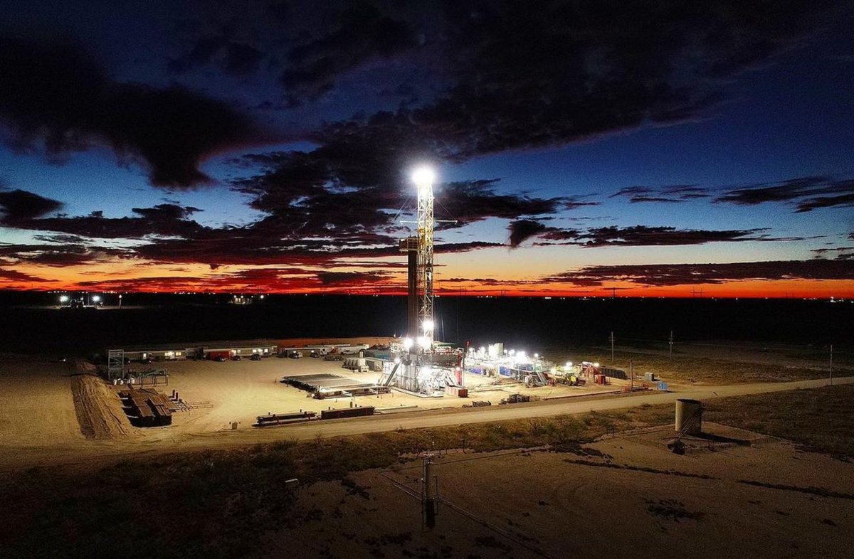 OilCountryMedia's tweet photo. 📷 Ivan
・・・
.
.
.
#oilfield #oilfieldlife #oilandgas #oilpatch #oilcountrymedia #riglife #drillingrig #drilling #flaring #oilpatchnation https://t.co/lfFHPf4BO2