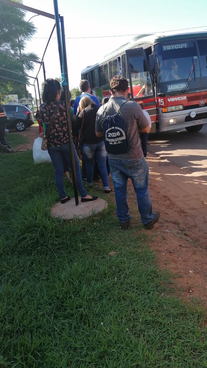 dinatranpy's tweet photo. #ControlEnRuta | Hemos sancionado a una unidad de la Empresa Ciudad de Paraguarí por realizar servicio de transporte con ITV vencido, la unidad fue demorada y sus pasajeros reubicados en la Emp. Salto Cristal. Esta intervención se realizó sobre la Ruta Nacional Nº 1. https://t.co/iN6bXqDzu0