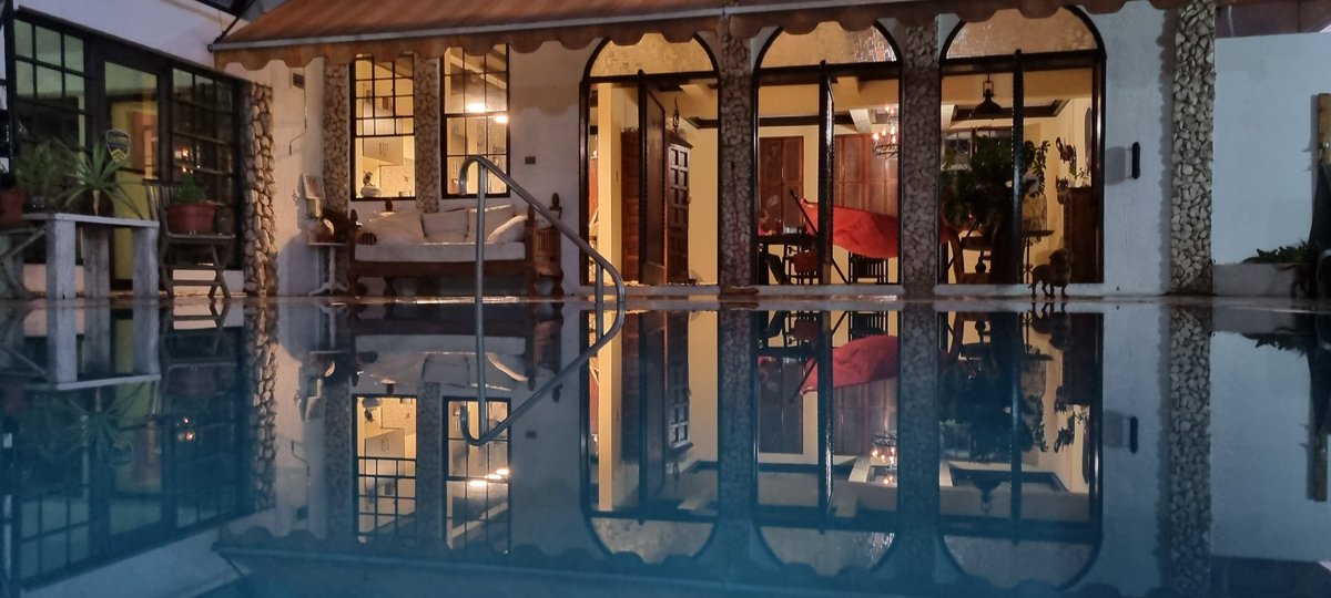 Bon dia .. goede morgen .. good morning ... we've had a bit of rain, great for the garden and pool!