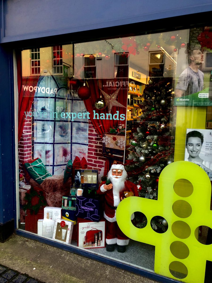 CastleStTraders's tweet image. What a festive window by Haven Pharmacy 🤩🎄🎅🏼#visitcastlestreet