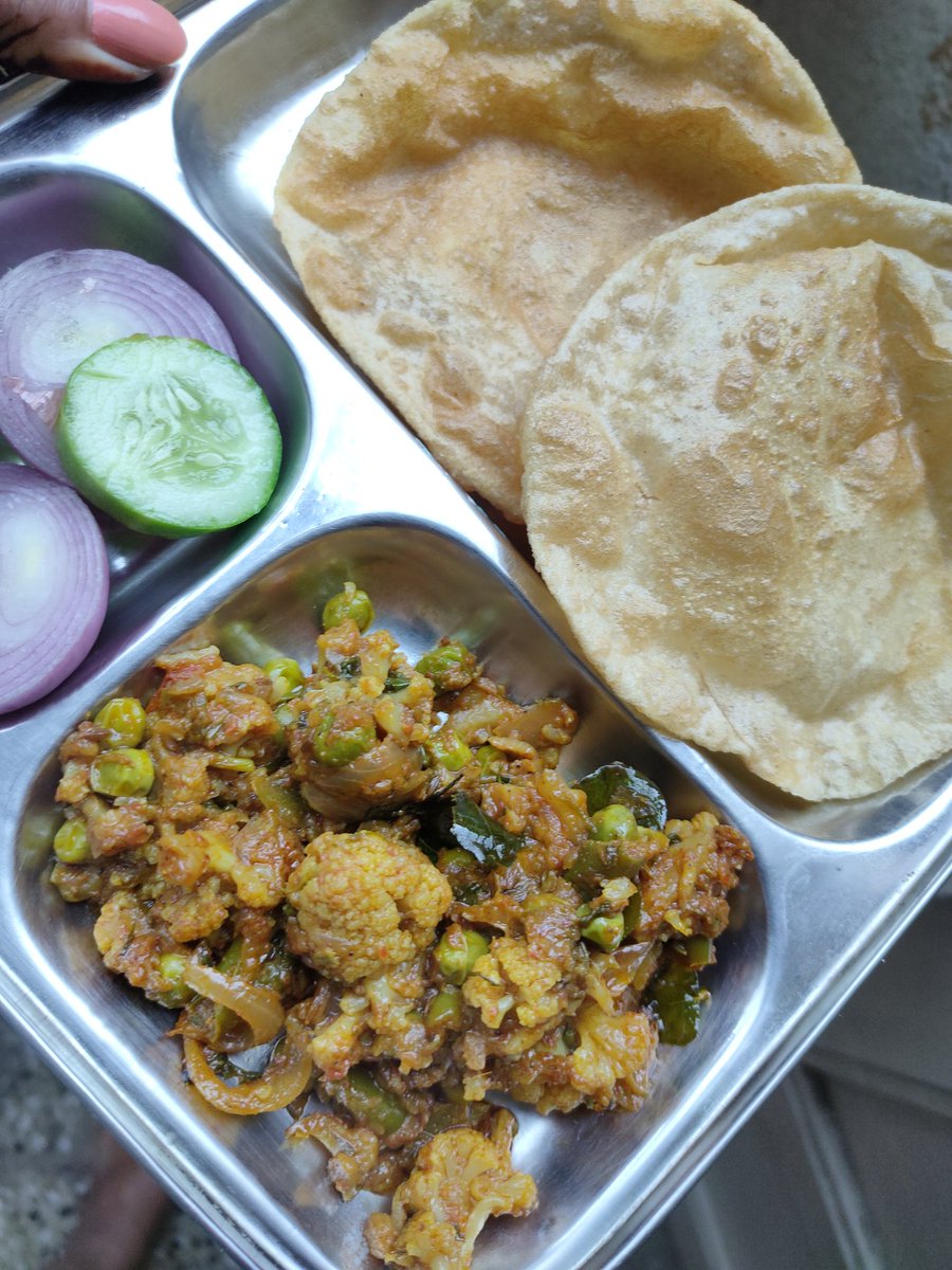 thetalking_bee's tweet photo. Weather demanded some garam Puri ! https://t.co/PDtGM2XVdF