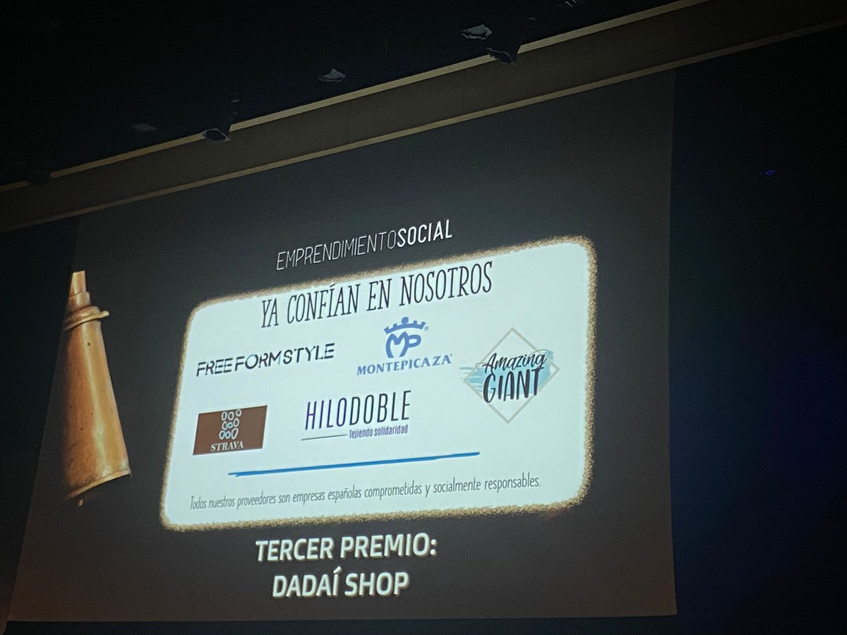 ArrabalAID's tweet photo. Enhorabuena a @DadaiShop, espacio de #ModaAccesible desde el #DiseñoUniversal, por recibir de manos de @ruthparticipa uno de los galardones #EmprendimientoSocial @lanoria_mlg @diputacionMLG +@FundlaCaixa. Un proyecto generador de sinergias con otras iniciativas como @Hilodoble_. https://t.co/PgJR3qFRBS