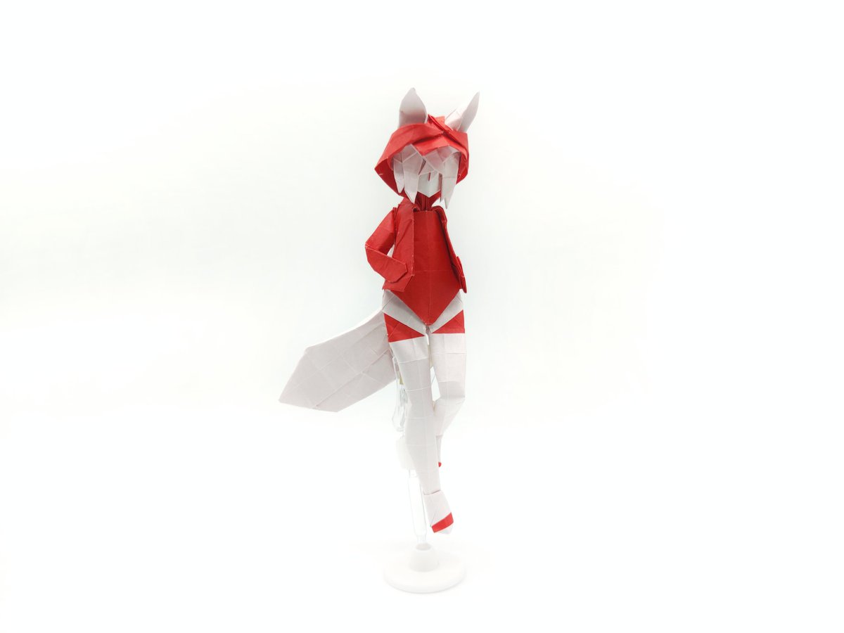 YanhuiLai's tweet photo. 星极，红，和蜜蜡

#Arknights  #アークナイツ #明日方舟 #origami https://t.co/0J7C7Q9QG0