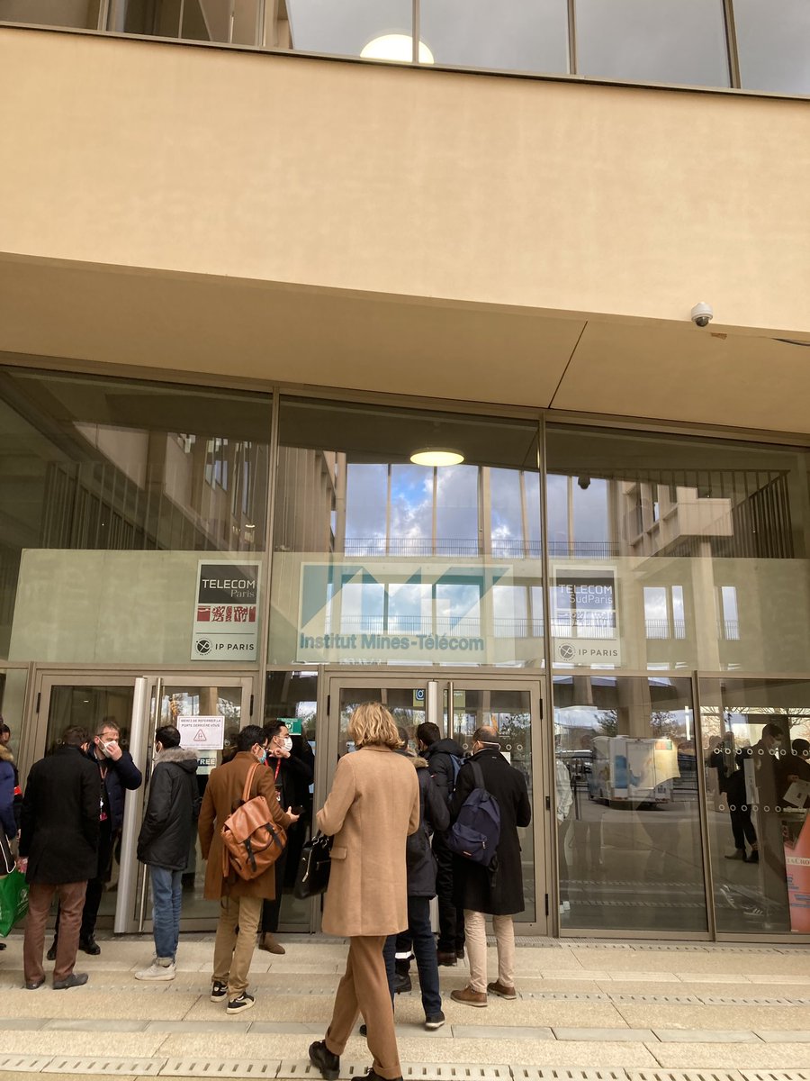 jeromevauselle's tweet photo. Retour chez mes anciens collègues @telecomparis … non plus pour parler communication scientifique mais plutôt #intelligencerelationnelle #management #processcom… #accompagnementpro #coachingpro https://t.co/l8Asy4xeBn