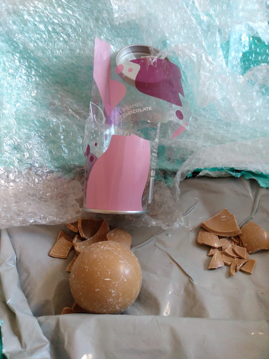 Co7Mac's tweet photo. Shocking delivery from @Debenhams 😡 https://t.co/UvdVltVOmt
