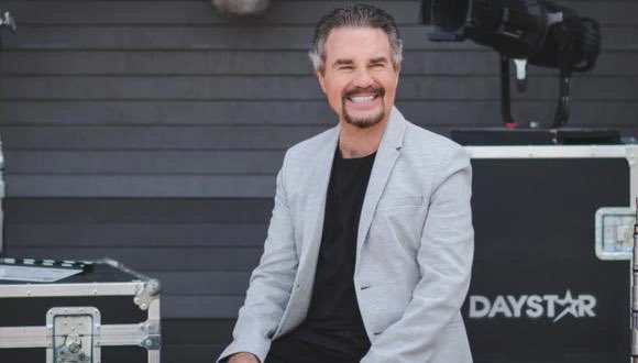 🇺🇸 EEUU 

Muere famoso predicador antivacunas 

Marcus Lamb, director ejecutivo y fundador de la cadena de televisión conservadora 'Christian Daystar Television Network', reconocido por oponerse abiertamente a las vacunas contra el coronavirus, murió a los 64 años por COVID-19.