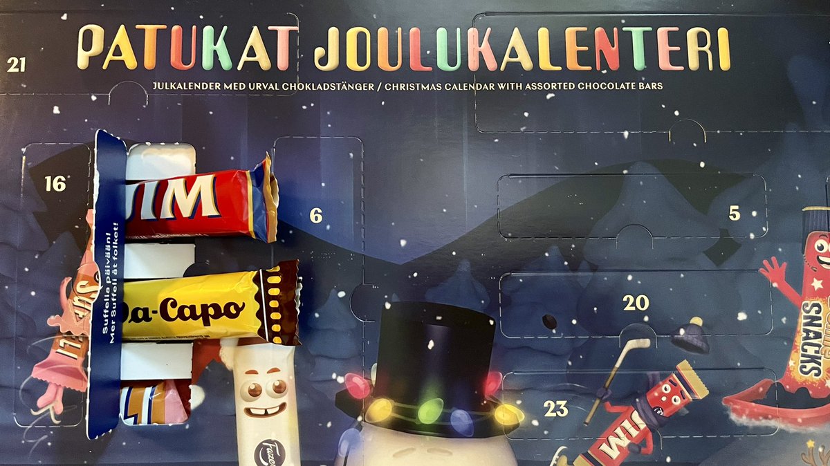 mrockas's tweet photo. @FazerSuomi Patukat-kalenterista tuli todellinen yllätyskalenteri ja pojalle vähän hämmentävämpi availla. Ainakin osa lokeroista vinksallaan luukkuun nähden. Ja ensimmäisestä luukusta tuli Susu Pätkiksen sijasta 😂 #joulukalenteri https://t.co/EuX0vixRQZ
