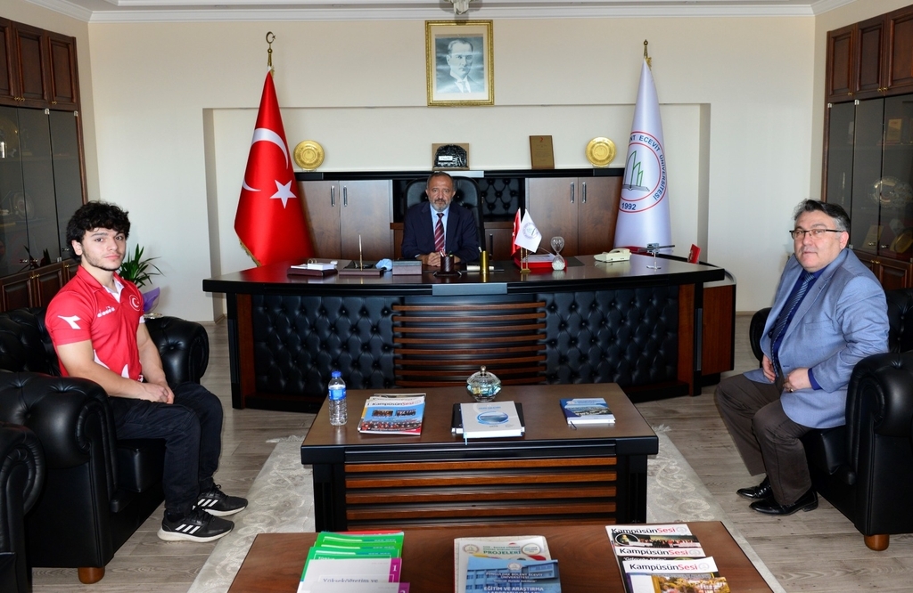 BeunMuhendislik's tweet photo. Dünya İkincisi Öğrencimizden Rektörümüze Ziyaret.....
Dünya Bilek Güreşi Şampiyonası’nda Dünya İkinciliğini elde eden Ele-Elo Müh. öğrencimiz İsmail Hacı Bekar  Dekanımız Prof.Dr. İsmail Hakkı ÖZÖLÇER ile birlikte Rektörümüz Prof.Dr. Mustafa ��UFALI'yı makamında ziyaret etti. https://t.co/XO8xPGcSwV