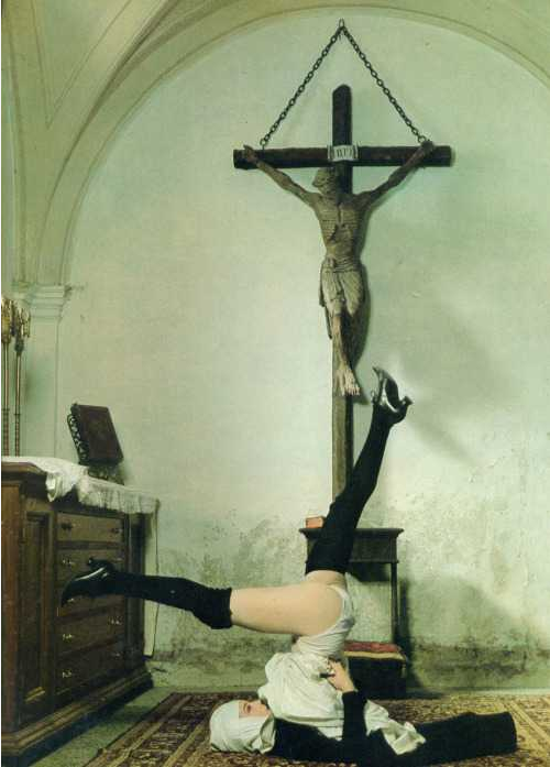 Ricard_Millas's tweet photo. "Interior de un convento", película de 1978 en la que nos encontramos al erotómano Walerian Borowczyk (director de la cinta), monstrándonos a una madre abadesa con problemas con sus novicias, que no cesan en su intento de dar rienda suelta a su sexualidad. #nunsplotation https://t.co/I52xTRvhVK