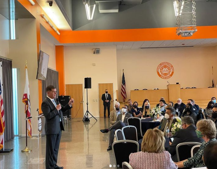 LIUNA's tweet photo. LIUNA Local 300 hosted U.S. Labor Secretary @secmartywalsh at the hall yesterday to talk union jobs! #Feelthepower #Liuna #Local300 @liunalocal300 https://t.co/TsBKyJQndB https://t.co/4hGDHiVwU9