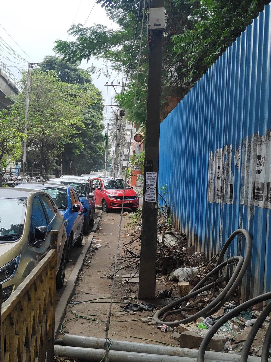 GAURAVRAMESH3's tweet photo. @blrcitytraffic I am really surprised how well the traffic police in our city works and handles complaint. Morning I raised a complaint of illegal parking of showroom cars within few hours of complaint on twitter @blrcitytraffic  initiated action and its resolved. Huge respect ❤️ https://t.co/BDnzrHqmoH