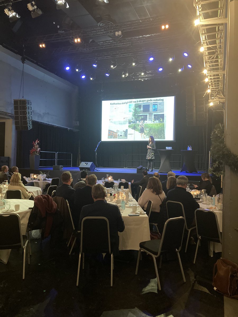 andnoh's tweet photo. Katharina Bramslev, daglig leder i @NorwayGBC på Mosseregionens konferanse i dag. Budskapet: gode kvaliteter for bærekraftige bygg og områder. Ta vare på det som finnes og bygg på identiteten som finnes er ett av rådene! https://t.co/qygxoTE1Hd
