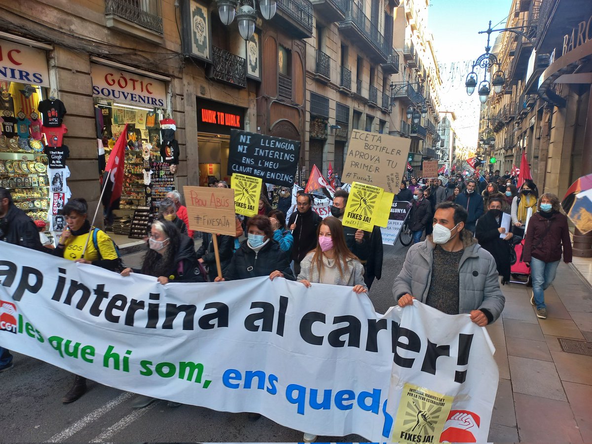 CGTEnsenyament's tweet photo. Sant Jaume. Lectura manifest @P_InDo

#CapInterinaalcarrer  
#VagaEducació2D #LesQueHiSomEnsQuedem #AturemOPOS #FixesaJa https://t.co/9wzyVOr6oe