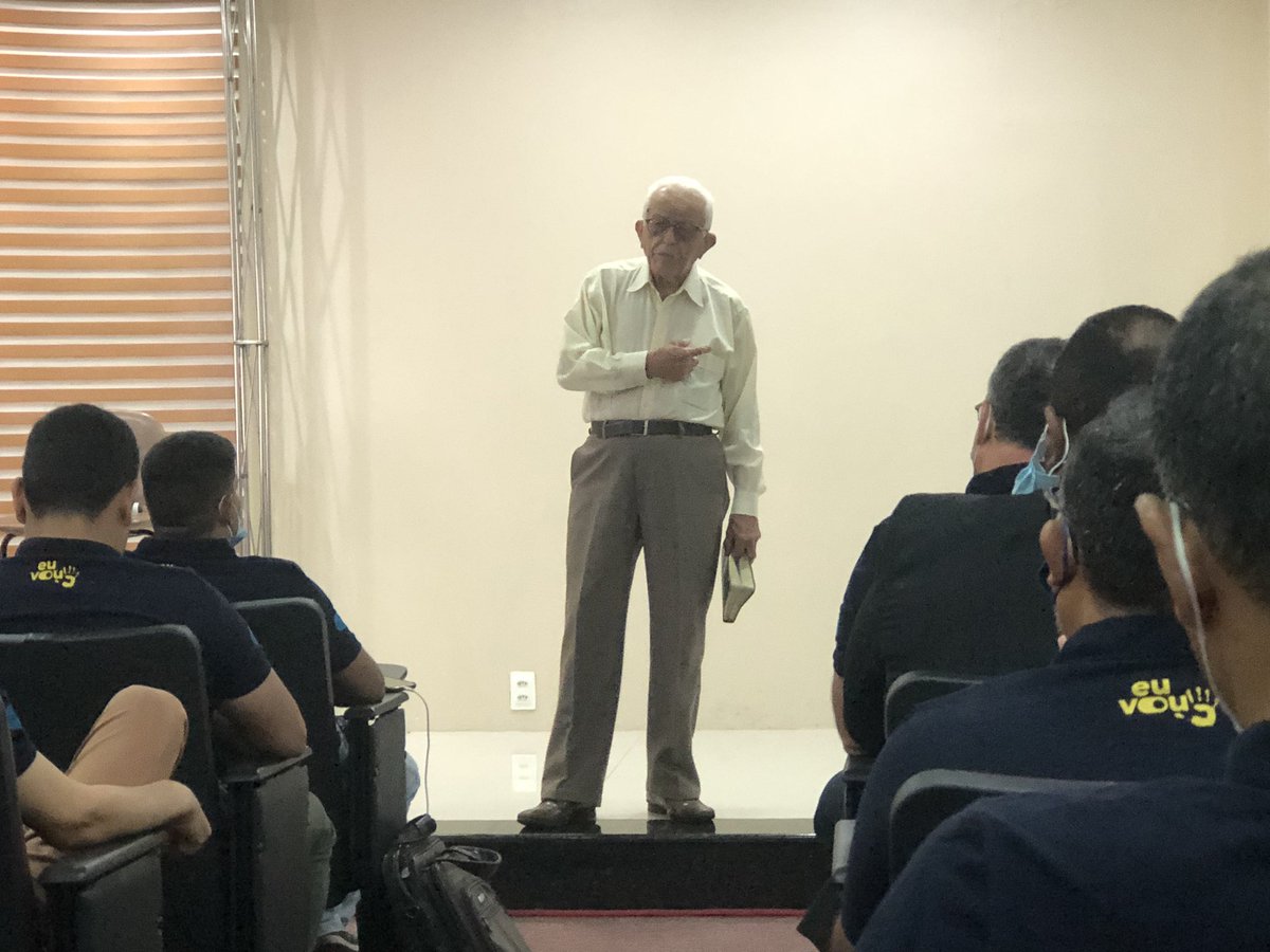 Acenilton's tweet photo. Ouvindo neste momento histórias inspiradoras vividas no ministério pastoral pelo Pr. Mozaniel. https://t.co/wCs6Eqql14