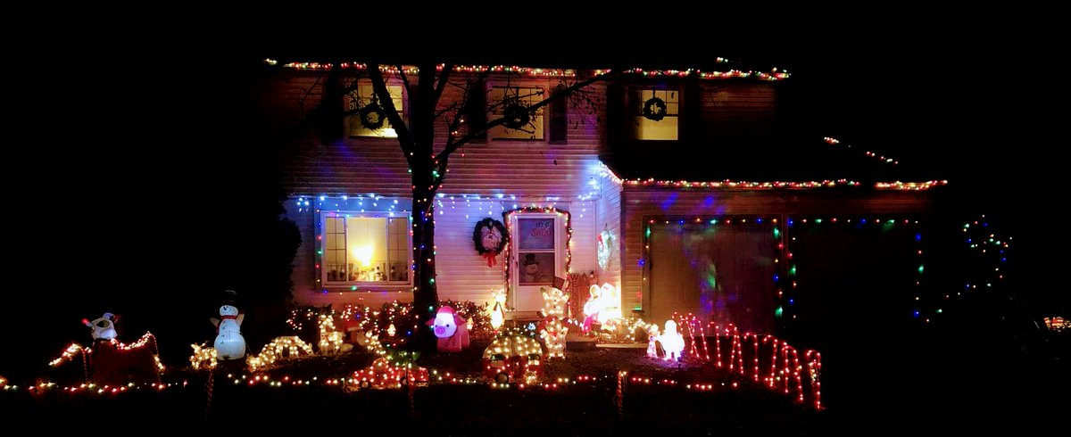 Cumberland_IN's tweet photo. 111501 East 10th Street is the latest #OfficialEntry for Light Up Cumberland. Vote by liking on our Facebook page or by calling 317-894-6203. #festive #shinebright https://t.co/3pxA713QKd