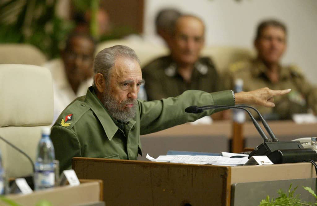 DiazCanelB's tweet photo. #Fidel: Continuaremos resistiendo las consecuencias del bloqueo, que algún día será derrotado por la dignidad de los cubanos, la solidaridad de los pueblos y la casi absoluta oposición de los gobiernos del mundo..., y también por el creciente rechazo del pueblo norteamericano. https://t.co/CNw8kmYRzN