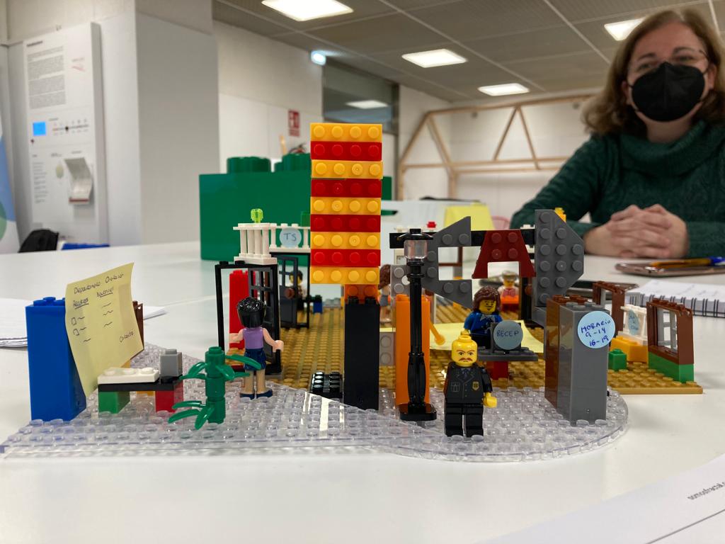 Fractal_UXSD's tweet photo. Finalizado el #curso de #DesignThinking para entidades sociales que hemos tenido el gustazo de impartir en el @LAAAB, sólo nos queda dar las gracias. ¡Nos vemos en la próxima! 🚀 https://t.co/8wUxCdxpfi