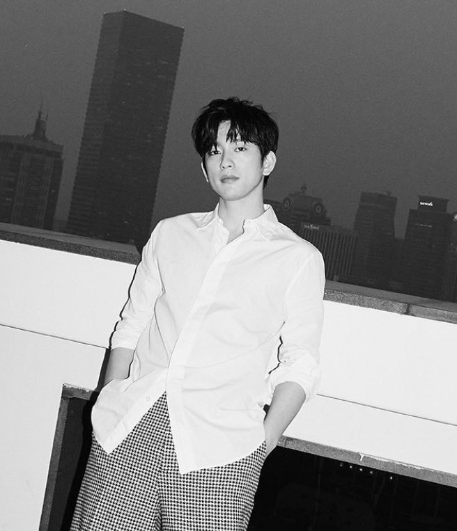 markjinssi's tweet photo. whose boyfriend is this?? https://t.co/Tz1qibLFZx