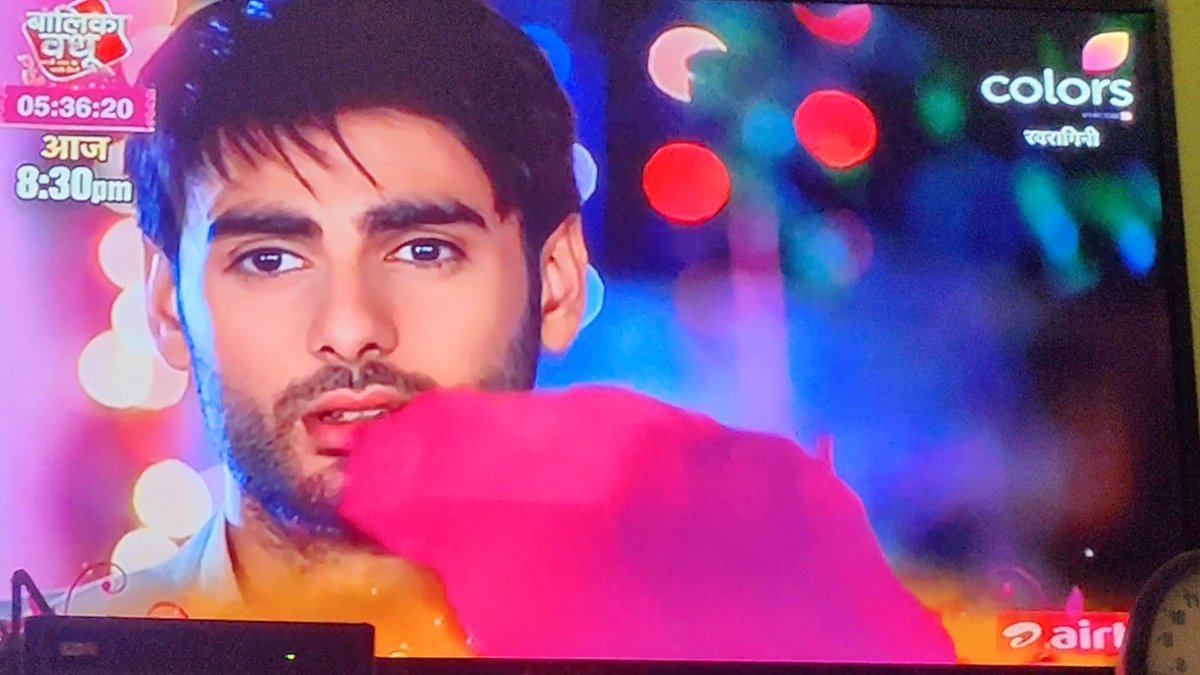 Rimuu23's tweet photo. Chalo show shuru karte hai👯🙈🌹🌹

#swasan #hellyshah #varunkapoor #swaragini #vahe https://t.co/Ddf6nmLKu5
