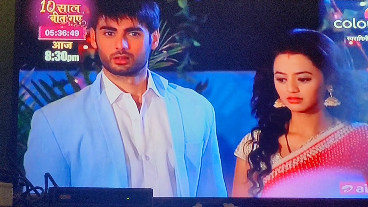 Rimuu23's tweet photo. Chalo show shuru karte hai👯🙈🌹🌹

#swasan #hellyshah #varunkapoor #swaragini #vahe https://t.co/Ddf6nmLKu5