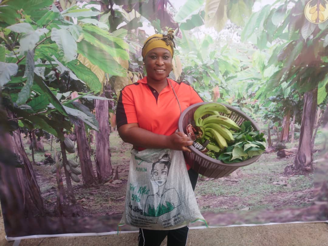 analimbeychris's tweet image. #CocoaFarmer
#HappyFarmersDay

Every retweet and like is equal to a bar of Chocolate. Oh yes!!!!