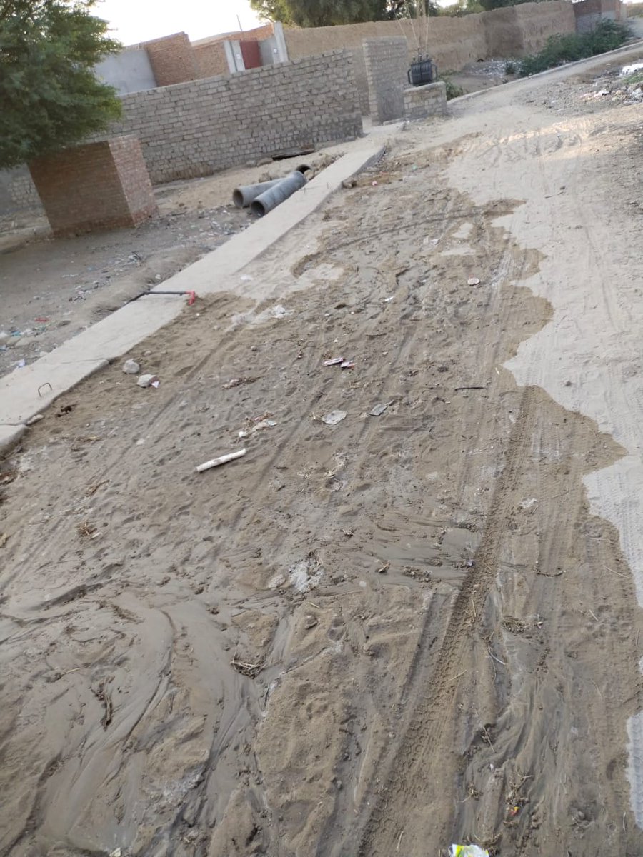 ShabbirAliBugt1's tweet image. ڈیرہ بگٹی کے شہر سوئی میں ہر طرف سیوریج لائن ٹوٹنے کی وجہ سے گندگی کے ڈھیر ، سانس لینے کی دشواری اور مختلف بیماریوں میں مبتلا 
 مونسپل کمیٹی کے لوگ منظر عام سے غائب۔ 
#CorruptLocalGovtDerabugti 
@jam_kamal @BugtiGohram