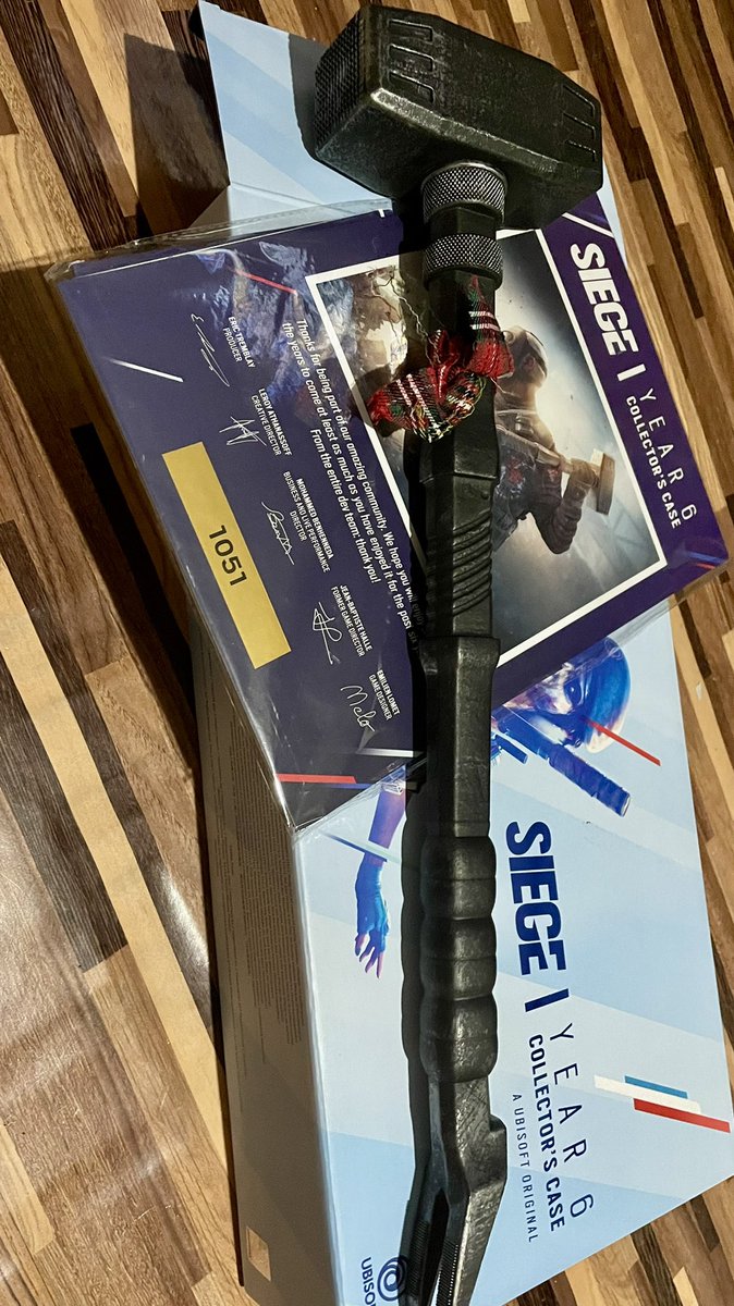 TopRozurtic6938's tweet photo. R6 SIEGE YEAR 6 COLLECTOR’S CASE HAS ARRIVED! SUCH A BEAUTY &amp; COOL STUFFS! #sixcollectorcase #rainbowsixsiege #rainbowsixcommunity #siegeyear6 #collectorscase #ubisoft https://t.co/msBpmROZO1