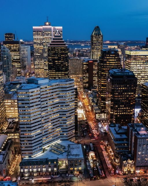 PamelaApostolo1's tweet photo. Bon Jeudi 🙏⛄Wishing you a blessed, happy & warm Thursday💖❄️
The Perfect Photo by J-F Savaria 🍂
#montrealtips #MTLtips #holidays #quebec #canada #Montreal https://t.co/Ot5i9CJMxf