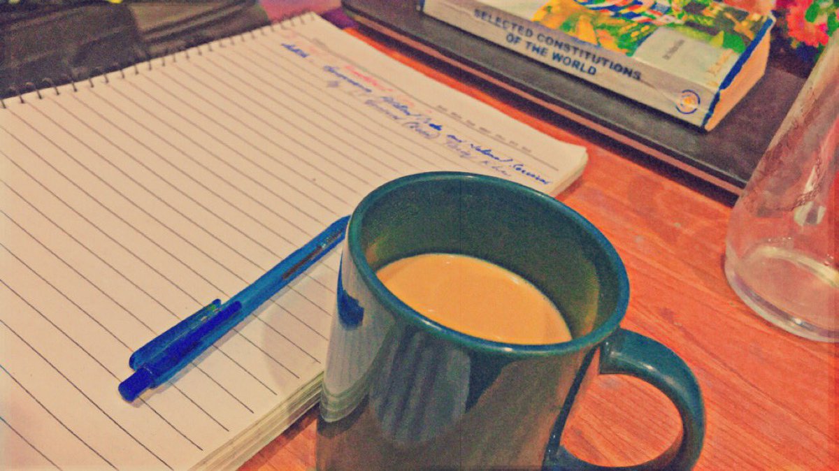 AbroMujeebullah's tweet photo. It doesn’t make me to lose concentration. A mandatory drug and mind fresher & boaster ☕️
#CHAI #studywithtea https://t.co/Bbq7f9O1Jb