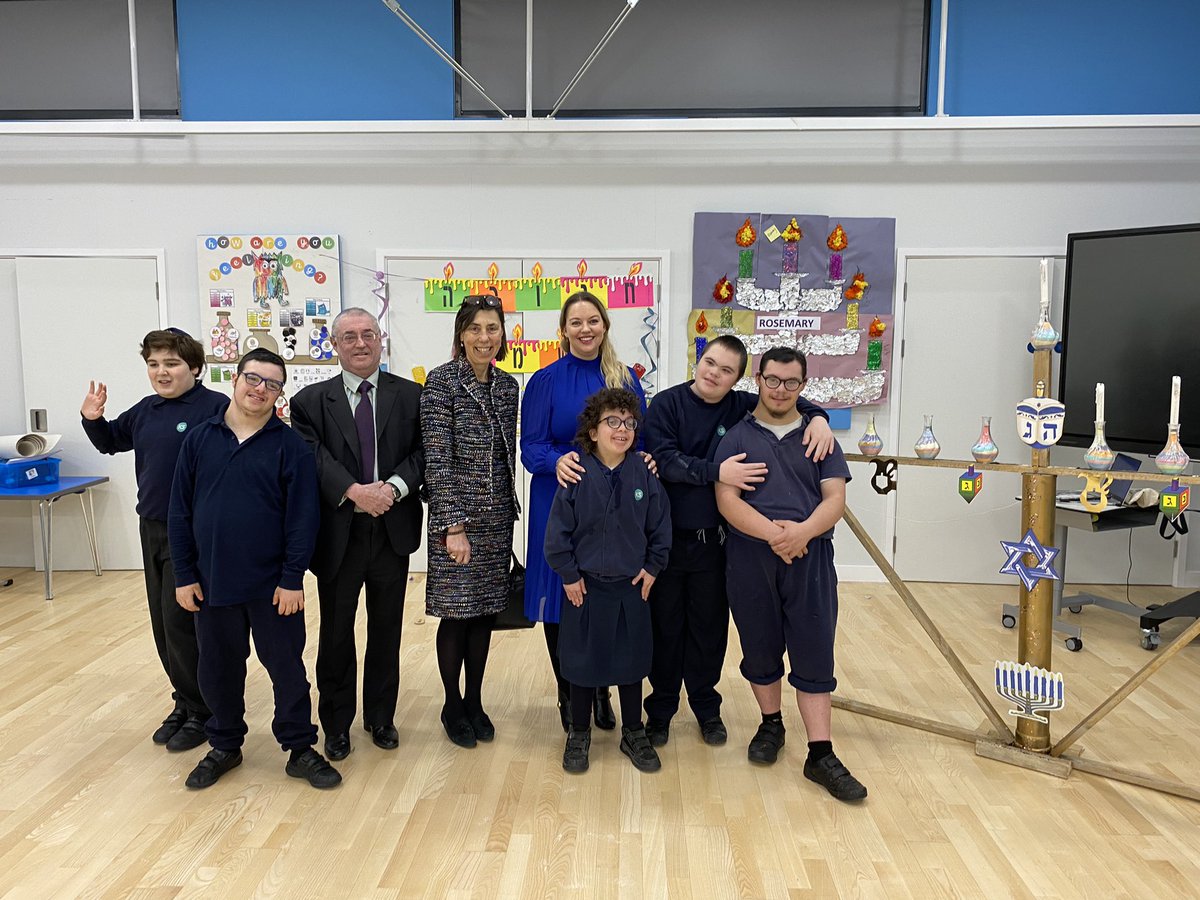 A real privilege &amp; pleasure to show faith schools minister <a href="/dianabarran/">Diana Barran</a> around two wonderful Jewish schools: the <a href="/UnitedSynagogue/">United Synagogue</a>’s Rimon Jewish Primary School &amp; <a href="/Kisharon/">Kisharon</a> Noé School. Both showcases of excellence. Lovely #Chanukah displays too. Thanks to all who made it possible!
