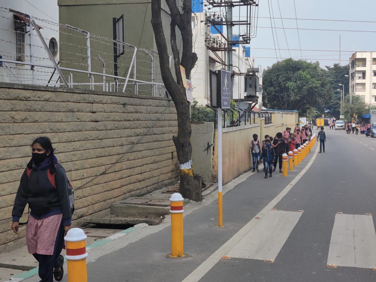 BrookefieldsBLR's tweet photo. @ArvindLBJP @CPBlr @BSBommai @MtfRoads @WFRising
In Brookefields Layout Bangalore after installing red-white-yellow reflective bollards to mark the sidewalk, pedestrians prefer using their designated pathway, thereby reducing collisions or accidents. Big leap in a small way. https://t.co/DfGW7ZbSnY