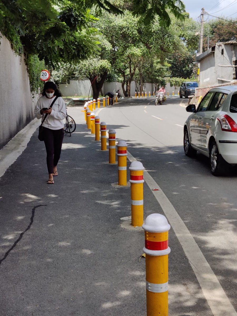 BrookefieldsBLR's tweet photo. @ArvindLBJP @CPBlr @BSBommai @MtfRoads @WFRising
In Brookefields Layout Bangalore after installing red-white-yellow reflective bollards to mark the sidewalk, pedestrians prefer using their designated pathway, thereby reducing collisions or accidents. Big leap in a small way. https://t.co/DfGW7ZbSnY