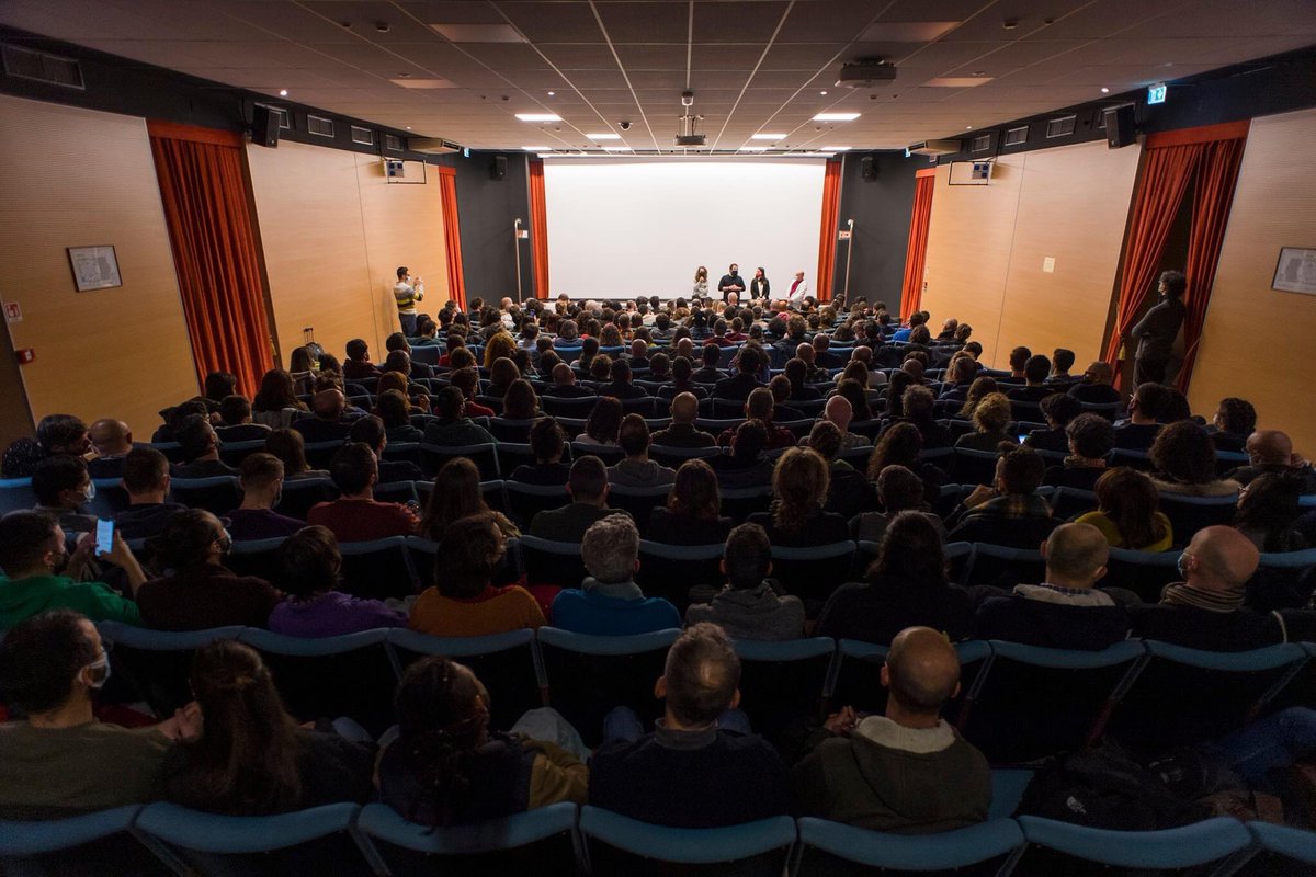 FascianiC's tweet photo. Una fantastica #primanazionale di “I’m still here” al #cinema Galliera a #Bologna
Una serata che non dimenticheremo facilmente, un #SOLDOUT dal sapore doppiamente speciale
📸 @MicheleLapini
#imstillhere #hiv #40anni #aids #40years #plus #10yearsinPLUS #HIVisible #documentary https://t.co/0XhTzYXaJI