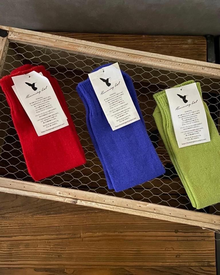 GOHOBI_Kyoto's tweet photo. 「メリノ種」という種類の羊毛「メリノウール」を使った靴下🧦
*高い保温性・伸���性に優れている
*撥水性があり汚れにくい
*速乾性に優れている
*型崩れがしにくい
*色落ちしにくい
#GOHOBI #京都 #gohobi京都三条寺町店 #メリノウールゆるあったかソックス #日本製 #hummingbirdproject https://t.co/lZxmIlv9fV
