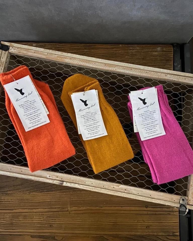 GOHOBI_Kyoto's tweet photo. 「メリノ種」という種類の羊毛「メリノウール」を使った靴下🧦
*高い保温性・伸���性に優れている
*撥水性があり汚れにくい
*速乾性に優れている
*型崩れがしにくい
*色落ちしにくい
#GOHOBI #京都 #gohobi京都三条寺町店 #メリノウールゆるあったかソックス #日本製 #hummingbirdproject https://t.co/lZxmIlv9fV