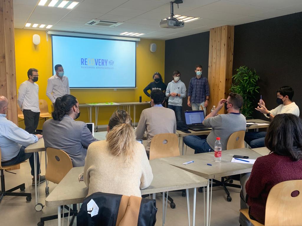 rf_ventura's tweet photo. @linkbyuma Esta mañana después de un desayuno #mindfullnes nuestros equipos de⚡️#FlashSession⚡️han seguido avanzando en sus proyectos con la ayuda de nuestros mentores 💪
Esta tarde tendremos la entrega de premios🏆 y disfrutaremos de una cena #networ… https://t.co/JymguDCXAQ