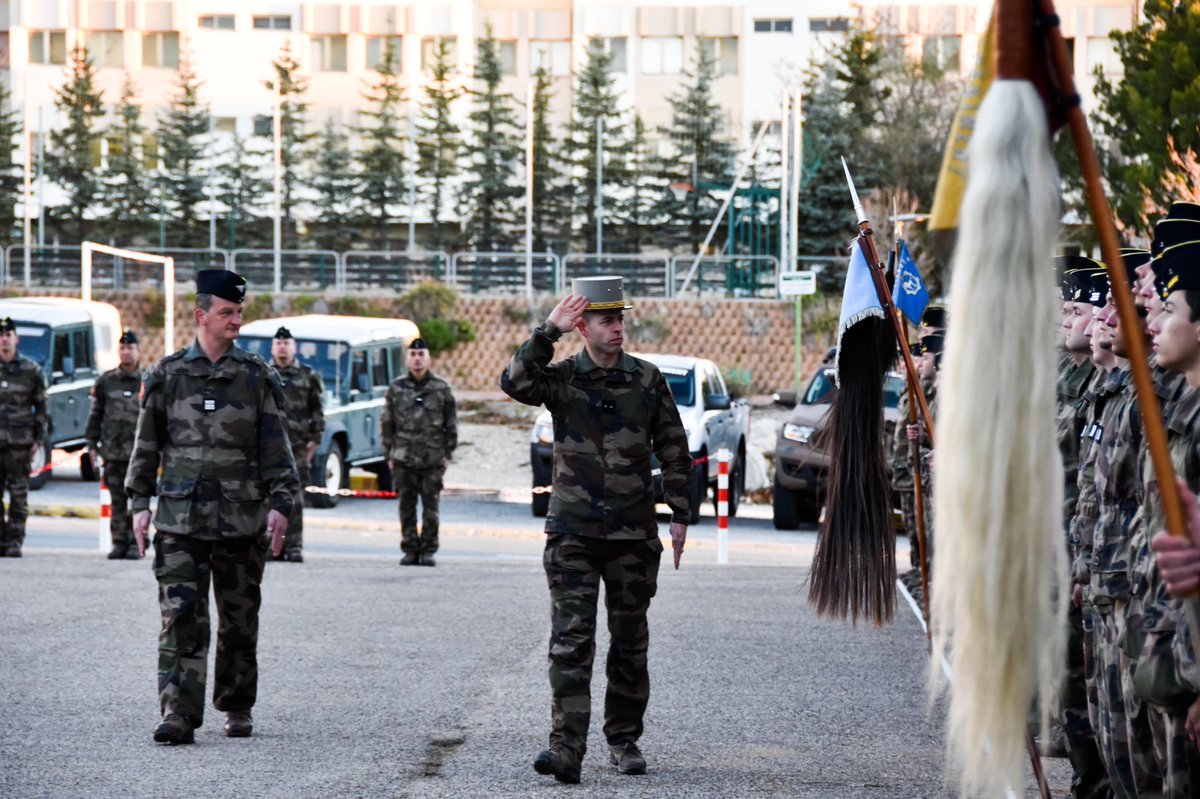 CDC_1eRCA's tweet photo. Suite et fin de la visite du GBR Pinon avec la montée solennelle de nos couleurs, la mise à l’honneur de pompiers des forces terrestres pour une action de feu, et une découverte de la précision et de l’efficacité du tir Griffon. @COM_E2CIA #PrepaOps #TransfoScorpion https://t.co/2iBsougcDZ