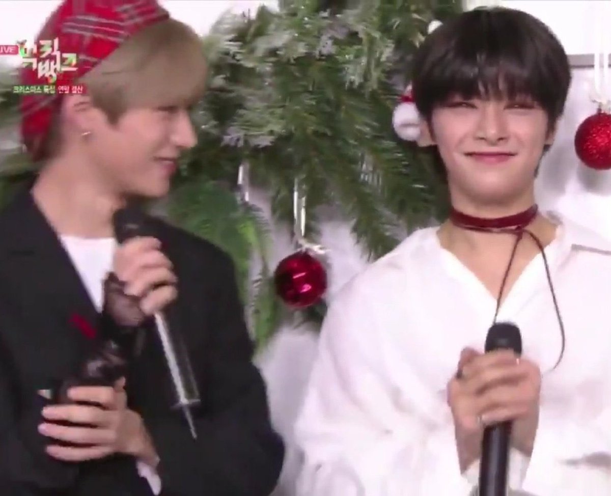 JINNI3LVR's tweet photo. beomgyu from tomorrow x together said on his live tonight that he is close with jeongin and they often hang out together with their 01 liner besties : heeseung of enhypen and jimin of justb! https://t.co/1iquskcX3e