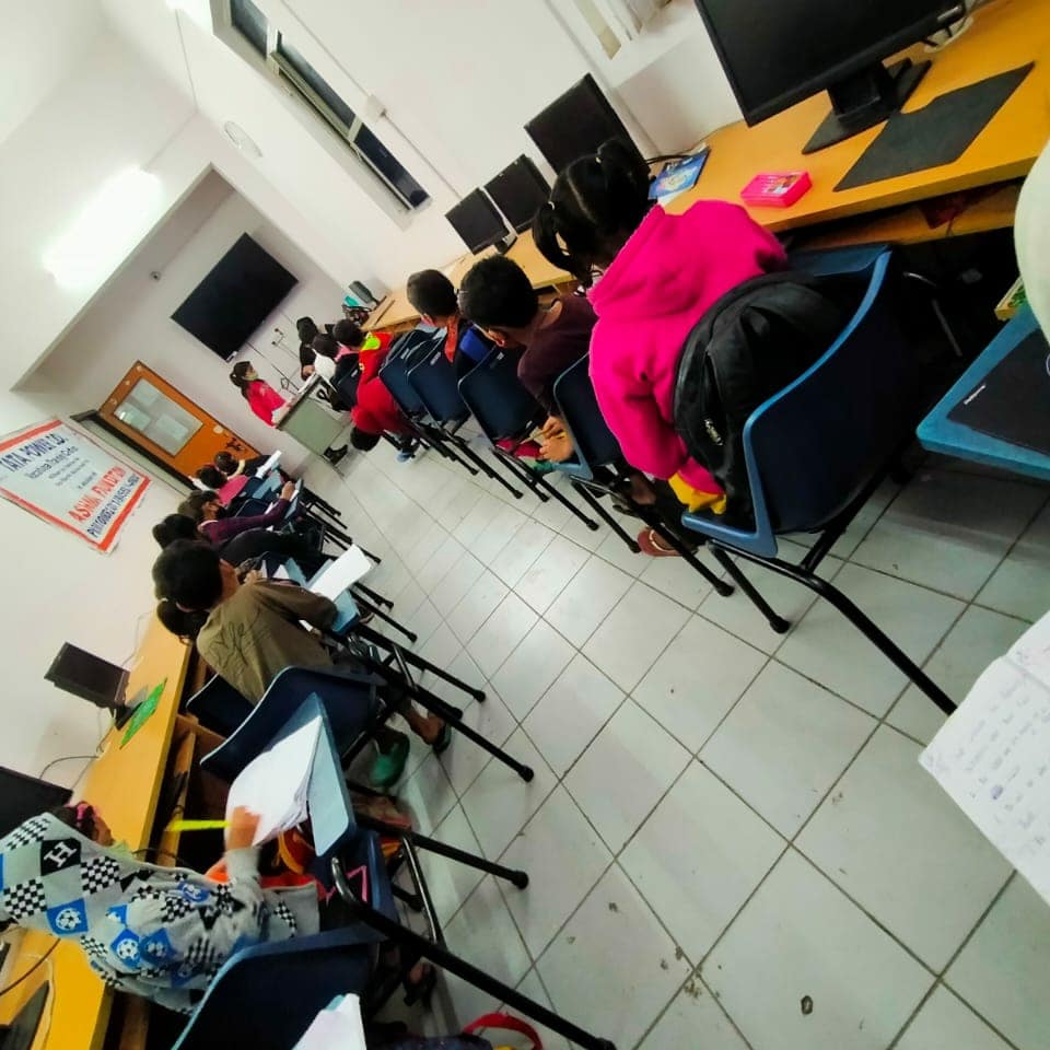 AshimaFdnM2KMkt's tweet photo. Tutorial Batch 1 &amp; 2
M2KVTC
@ashimafdn 
@TataPower 
@tatapower_ddl 

#TatapowerCSR #AatmanirbharBharat 
#Tutorialclasses #Ncert #Skilldevelopment #Latestupdeates https://t.co/sV6WBlec1p