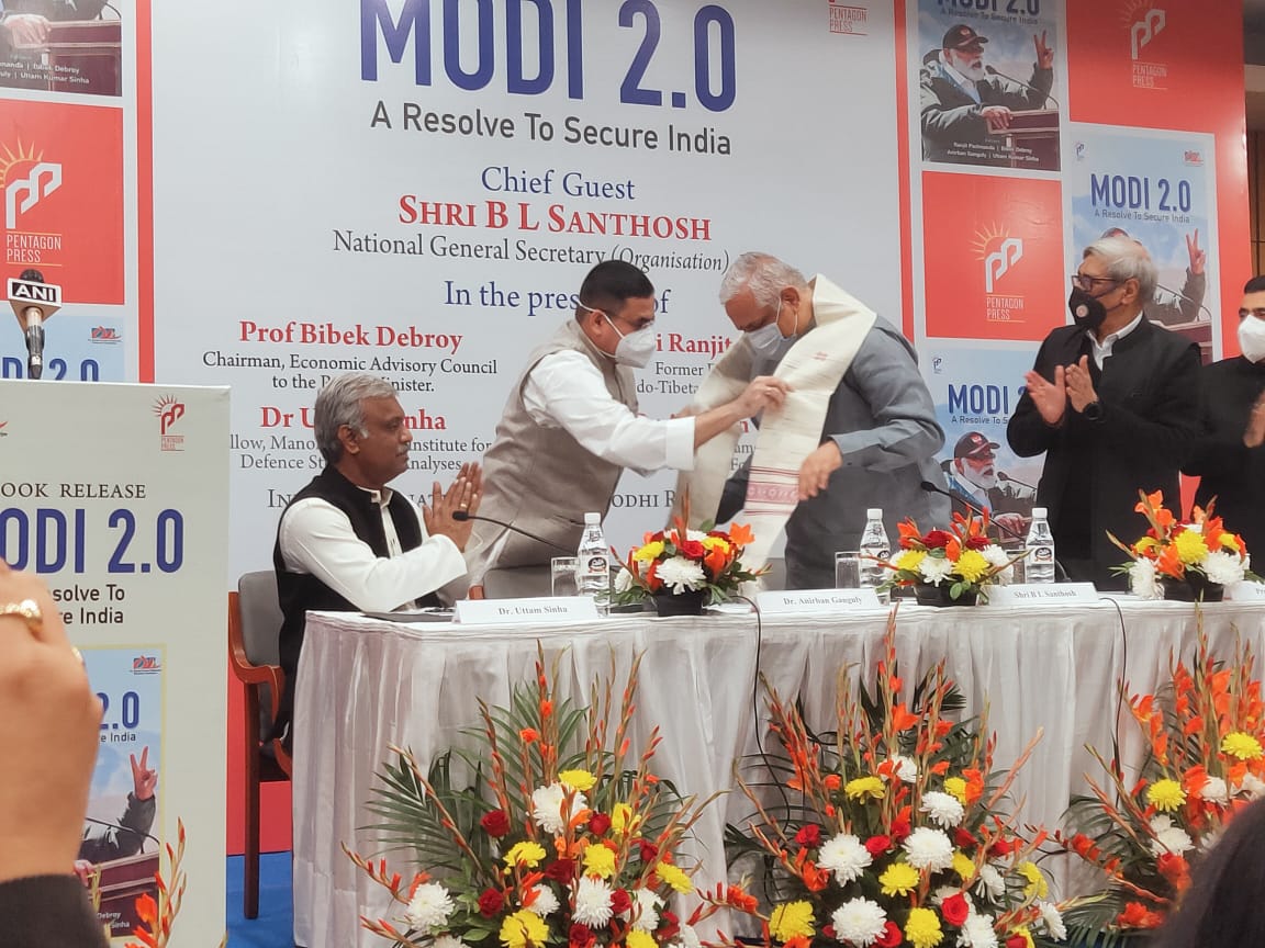 spmrfoundation's tweet photo. Hony. Director SPMRF Dr @anirbanganguly felicitating the guests on the occasion of book release of "Modi 2.0: A Resolve To Secure India" #IndiaFirst #SecuringIndia https://t.co/eZNb2YJrE3