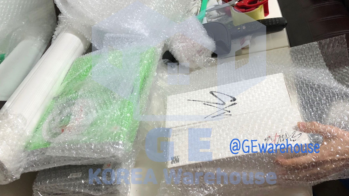GEwarehouse's tweet photo. This time, we're wrapping up the order of Stray Kids' fans!😄
#Koreawerehouse #koreaAdress #koreasupplies #koreasupplier #warehouseagent #Warehouskorea
#GEwarehouse #KpopAgent #Straykids #fanlightstick https://t.co/5fjgzgau7L