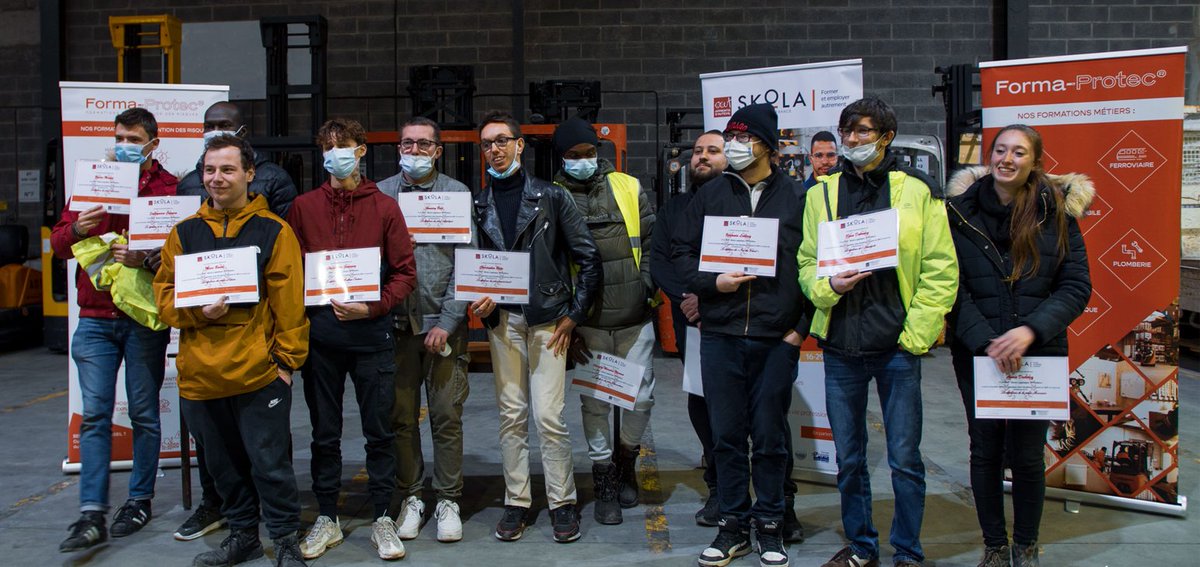 #TousMobilises #AvecPoleEmploiLomme: L'action combinée de l'OPCO Commerce, des apprentis d'Auteuil, de Formaprotec, Décathlon, MBB et Pôle emploi permet auj à 11 jeunes de devenir préparateurs de commandes et d'intégrer durablement le monde du travail! 👏👏👏