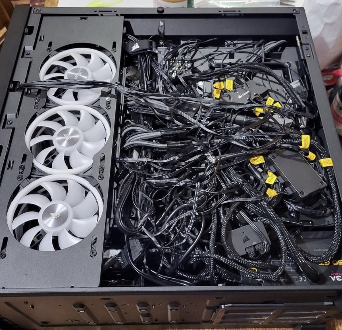 AORUS_France's tweet photo. Cable management 🍝 / 20 https://t.co/W9RXsCC50Z