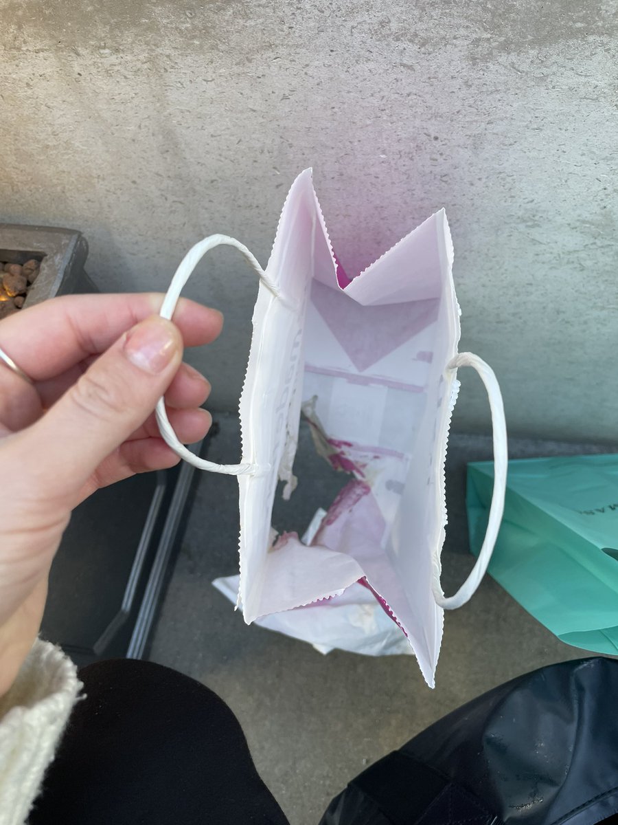 ellamae431's tweet photo. @ItsuOfficial this almost happened TWICE to me in one day, double bag ur amazing noodle soup plz😿😿 https://t.co/PLBvxNLU0f