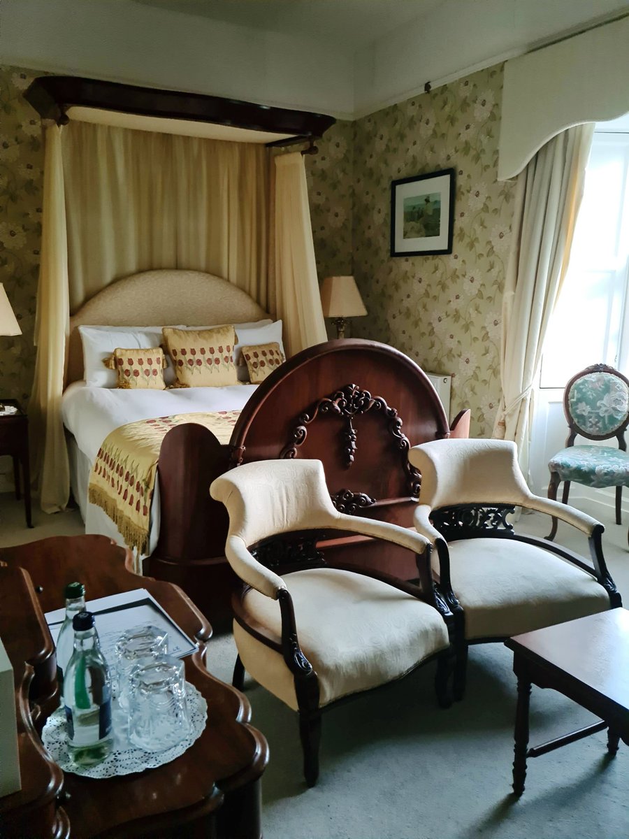 siobhanskitchen's tweet photo. One of our wonderful rooms at #ViewmountHouse 👌😀

#siobhanskitchen 
#Longford 
#IrishCountryHouse https://t.co/xz4XLFhIzS